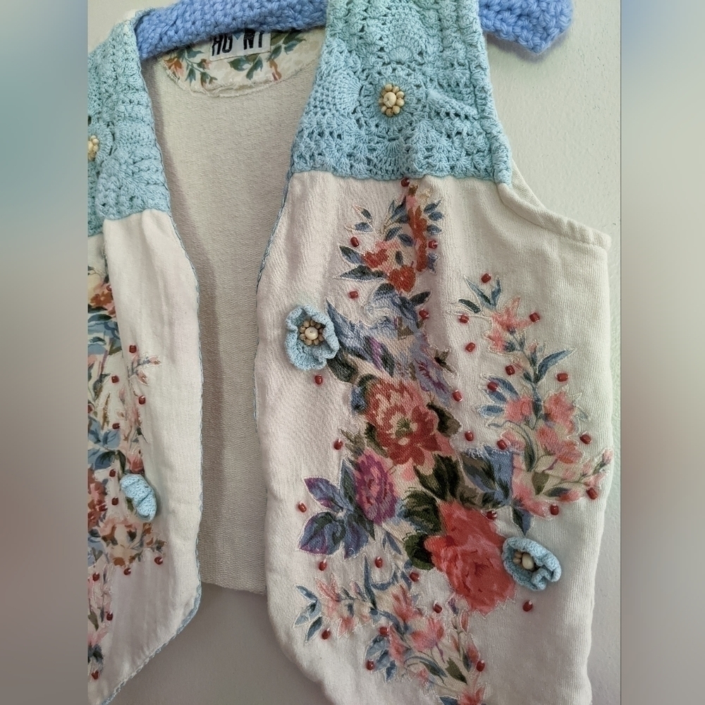 Vintage 90’s HGNY Crocheted Applique Floral Vest - Picture 3 of 5